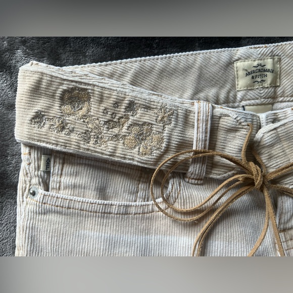 RARE A&F Vintage belted cream courdoroy with embroidery. Size 2. - Picture 3 of 15